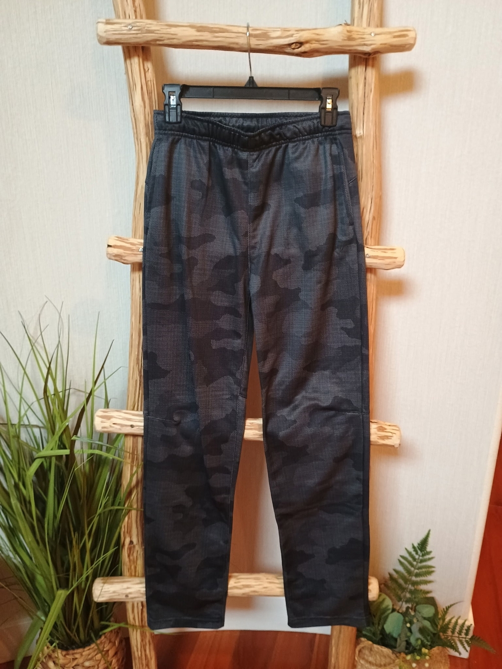 Old Navy Black Camo Jogger Pants Boys 18
